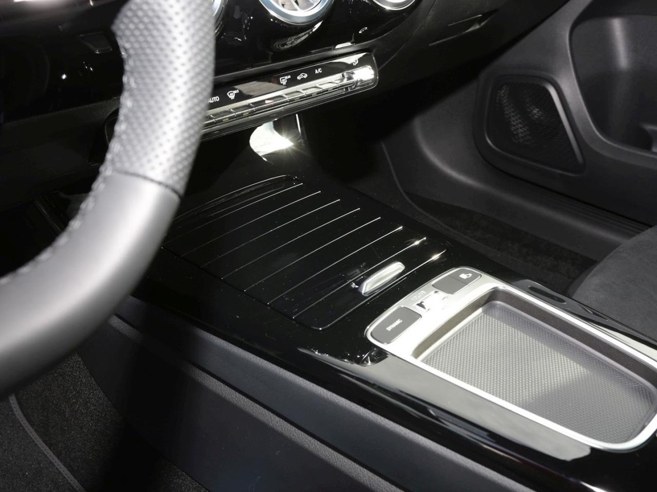 Mercedes-Benz A 220 d AMG Night Panorama Head-Up 360° AHK