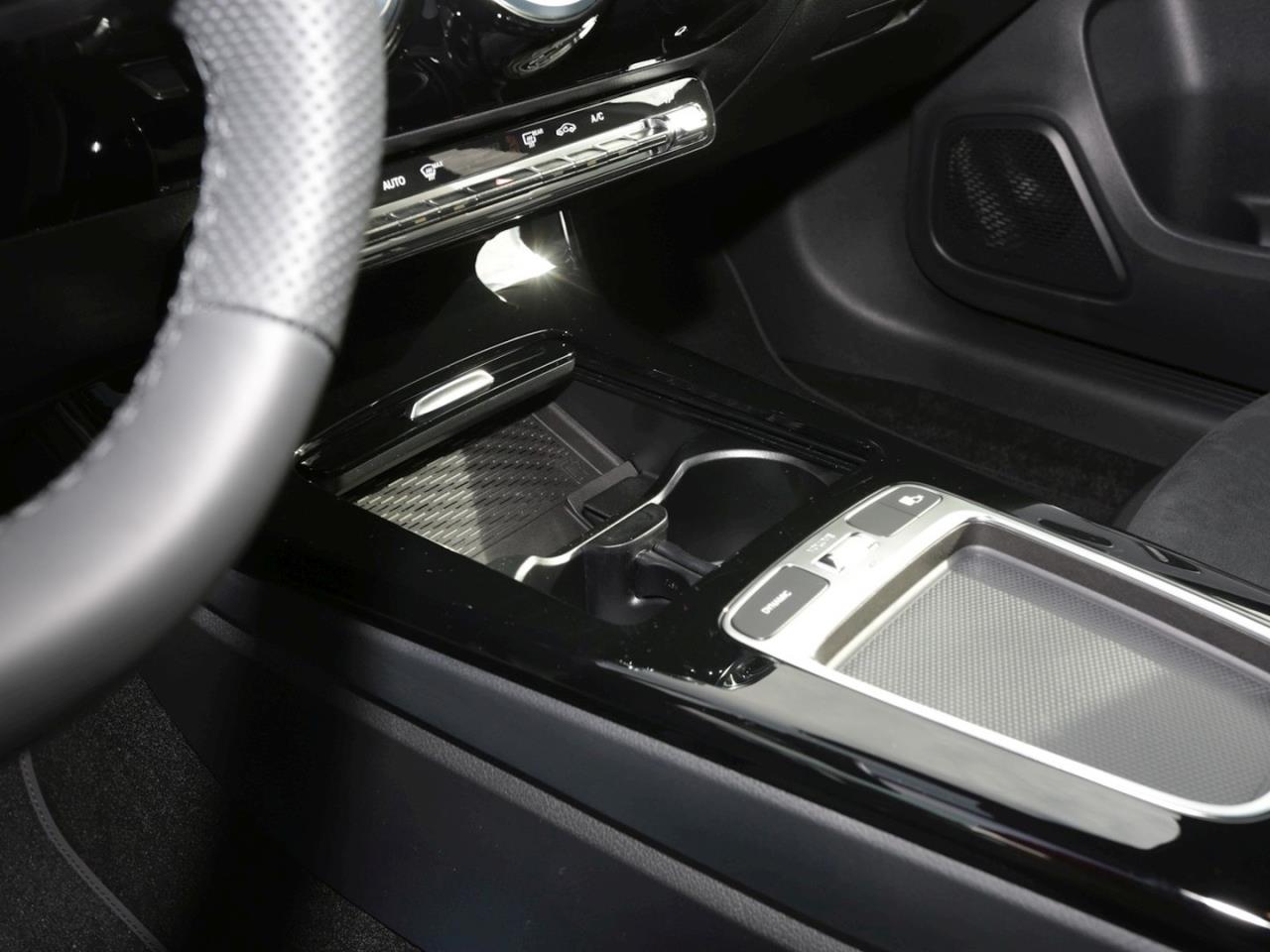 Mercedes-Benz A 220 d AMG Night Distronic HUD 360° AHK Panorama