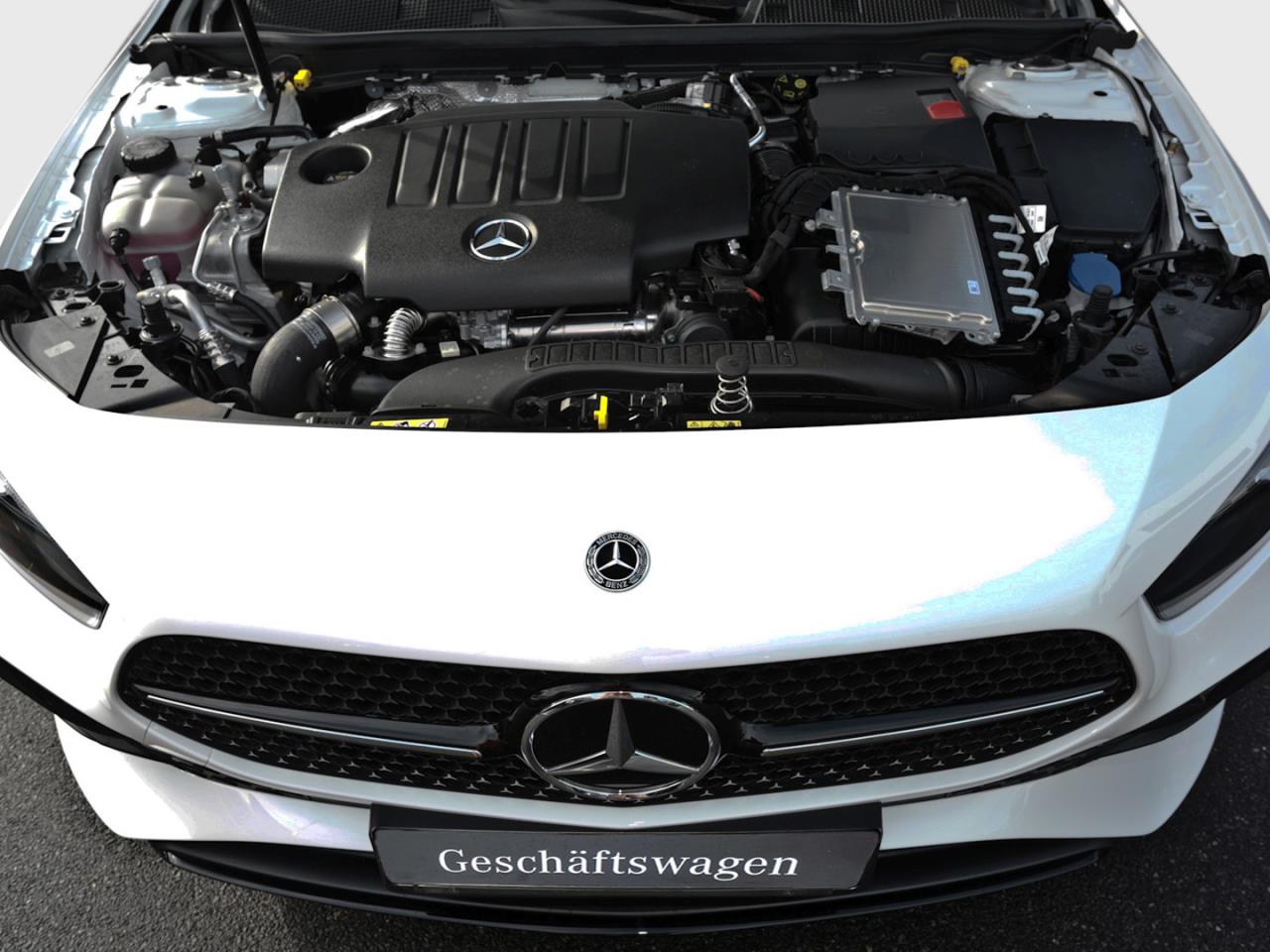Mercedes-Benz A 220 d AMG Night Distronic HUD 360° AHK Panorama