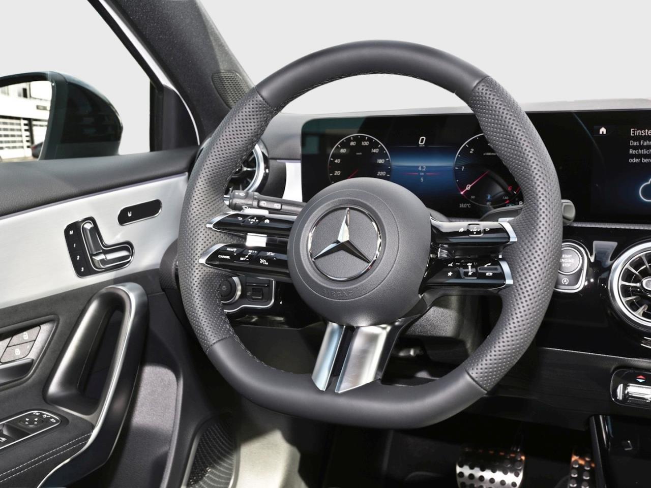 Mercedes-Benz A 220 d AMG Night Panorama Head-Up 360° AHK