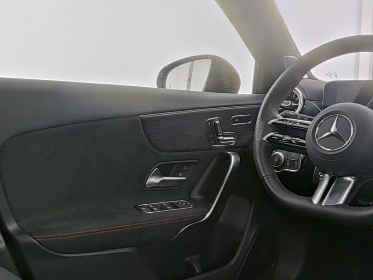 Mercedes-Benz A 250 4M AMG Night Panorama Memory Burmester 360°
