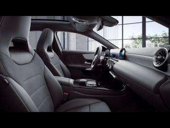 Mercedes-Benz A 250 e AMG Night Panorama 360° SpurH Ambiente