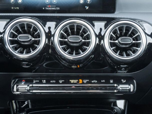 Mercedes-Benz A 250 e AMG Night Navi SpurhalteA PublicCharging