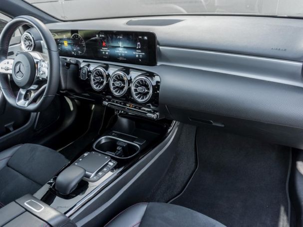 Mercedes-Benz A 250 e AMG Night Navi SpurhalteA PublicCharging