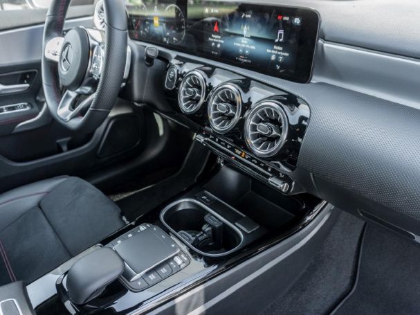 Mercedes-Benz A 250 e AMG Night Navi SpurhalteA PublicCharging