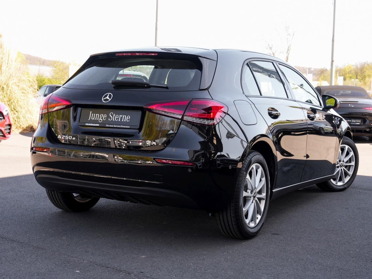 Mercedes-Benz A 250 e  MBUX Navi Klima SHZ SpurhaltePaket