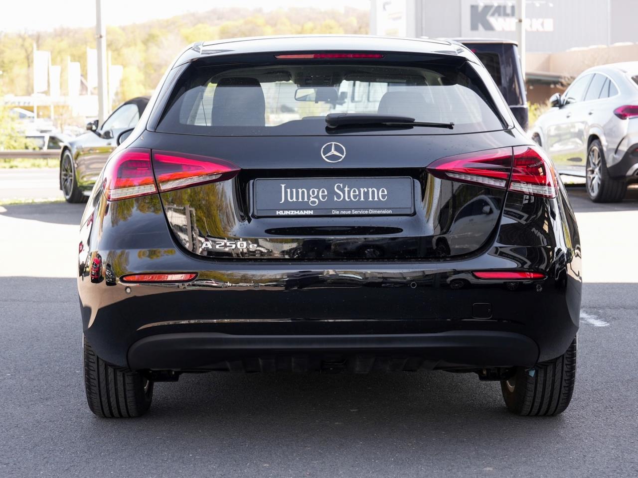 Mercedes-Benz A 250 e  MBUX Navi Klima SHZ SpurhaltePaket