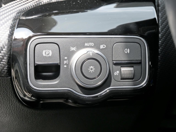 Mercedes-Benz A 250 e MBUX Navi Spurhalte Kamera Sitzheizung