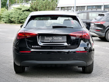 Mercedes-Benz A 250 e MBUX Navi Spurhalte Kamera Sitzheizung