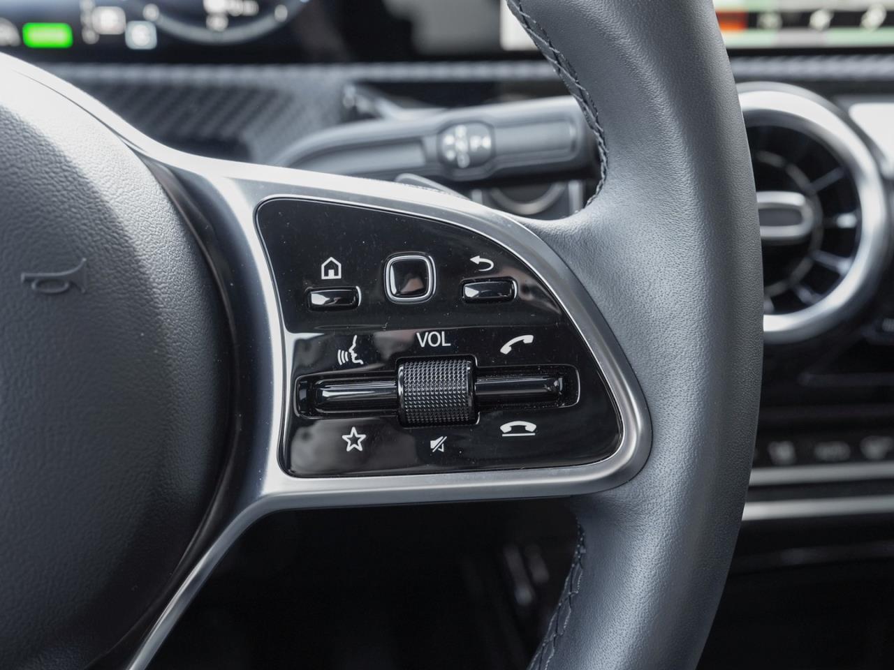 Mercedes-Benz A 250 e  Style Navi Distronic Park-Assistent