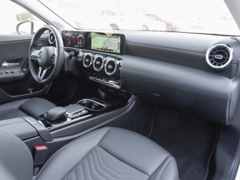 Mercedes-Benz A 250 e  Style Navi Distronic Park-Assistent