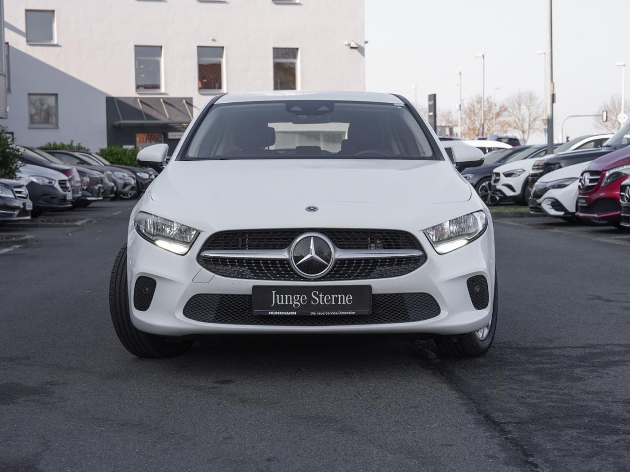 Mercedes-Benz A 250 e  Style Navi Distronic Park-Assistent