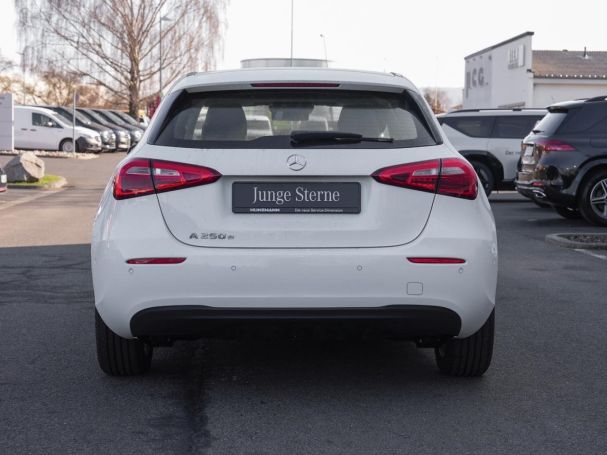 Mercedes-Benz A 250 e  Style Navi Distronic Park-Assistent