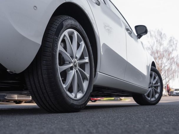 Mercedes-Benz A 250 e  Style Navi Distronic Park-Assistent