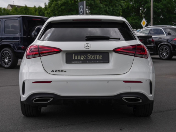Mercedes-Benz A 250 e  AMG Night Panorama Ambiente Spurhalte
