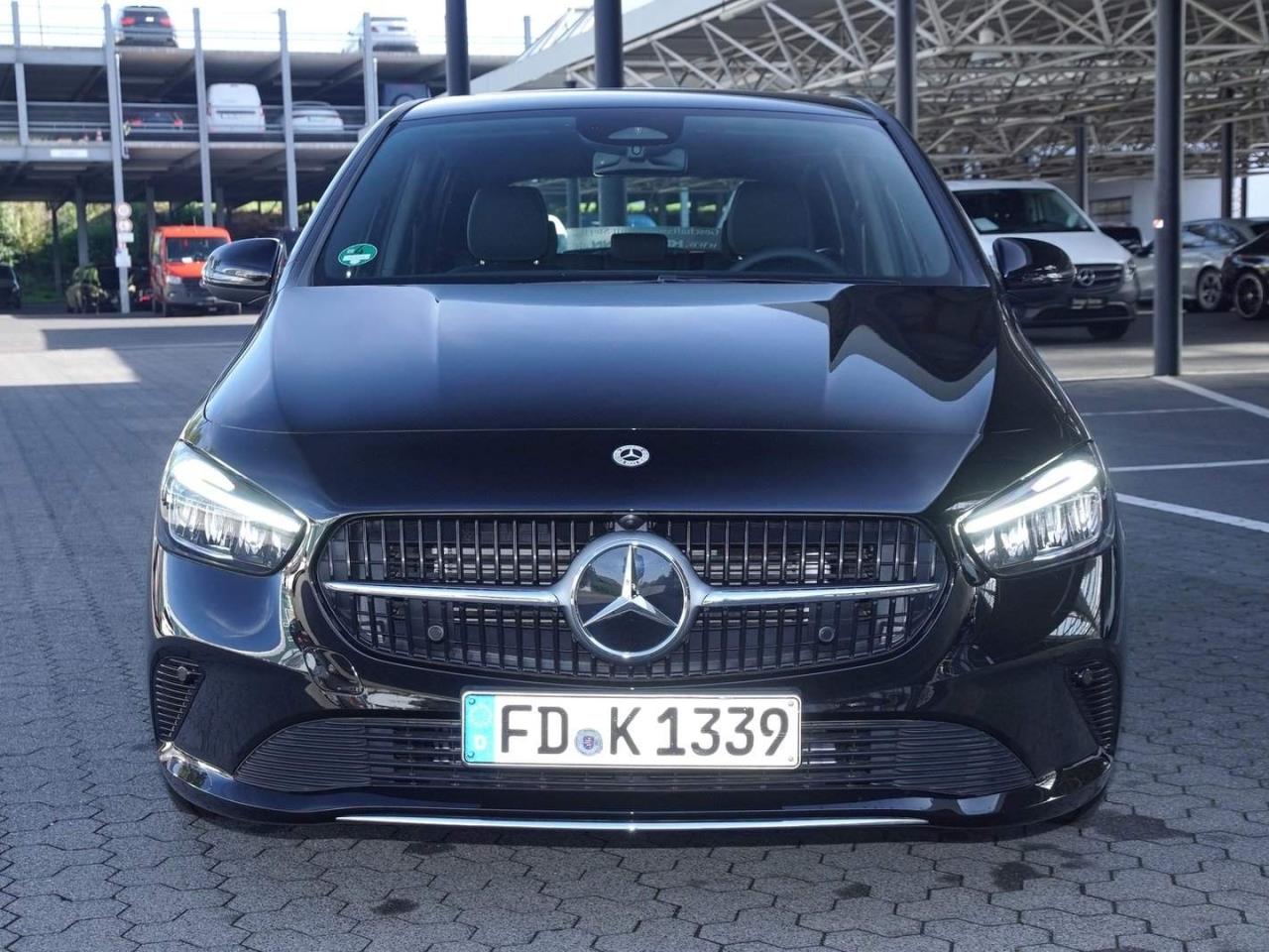 Mercedes-Benz B 180 d Progressive Distronic MBUXNavi AHK SpurH