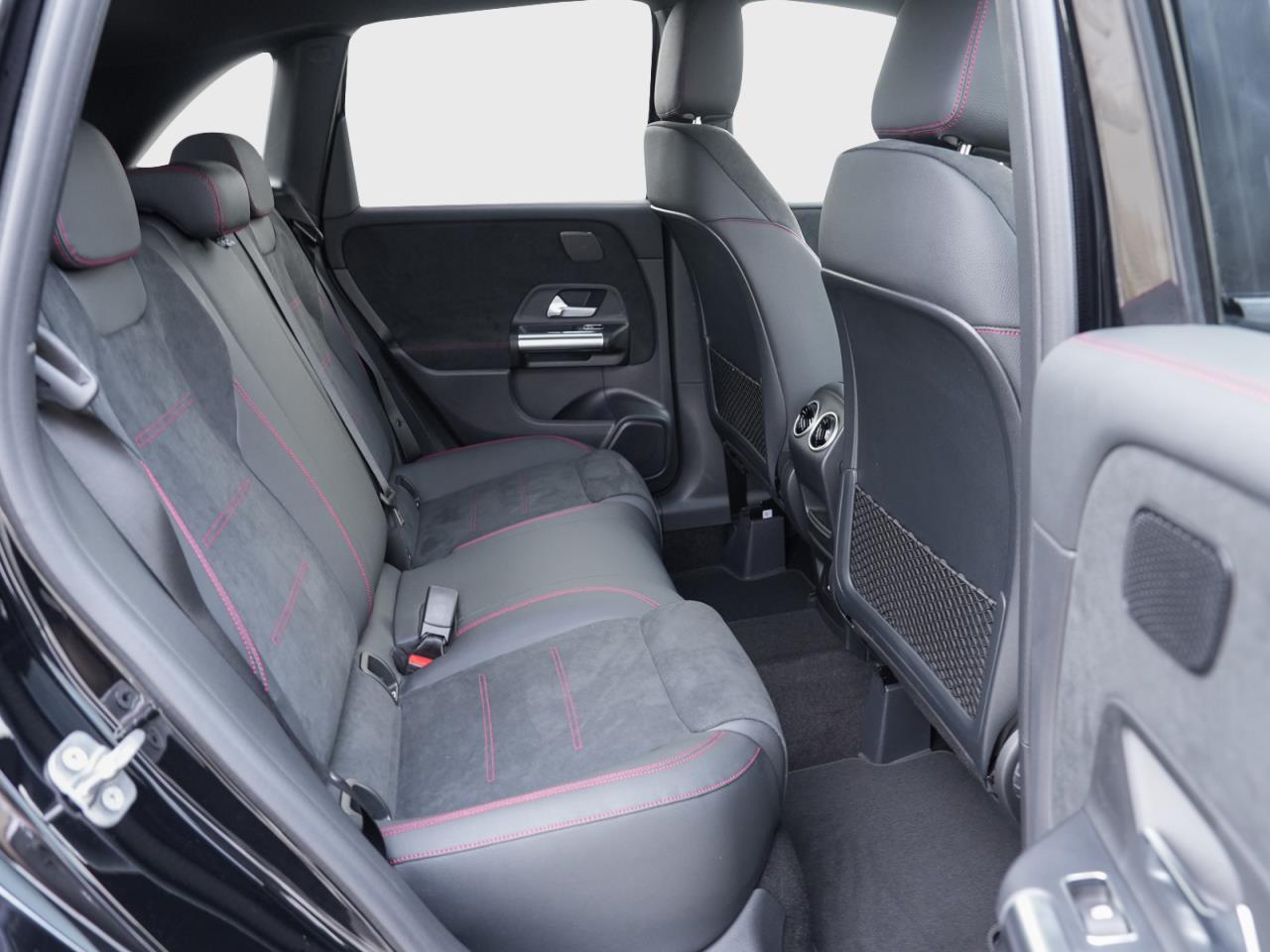 Mercedes-Benz B 180 AMG Night MBUXNavi-Prem. AHK 360° EasyP