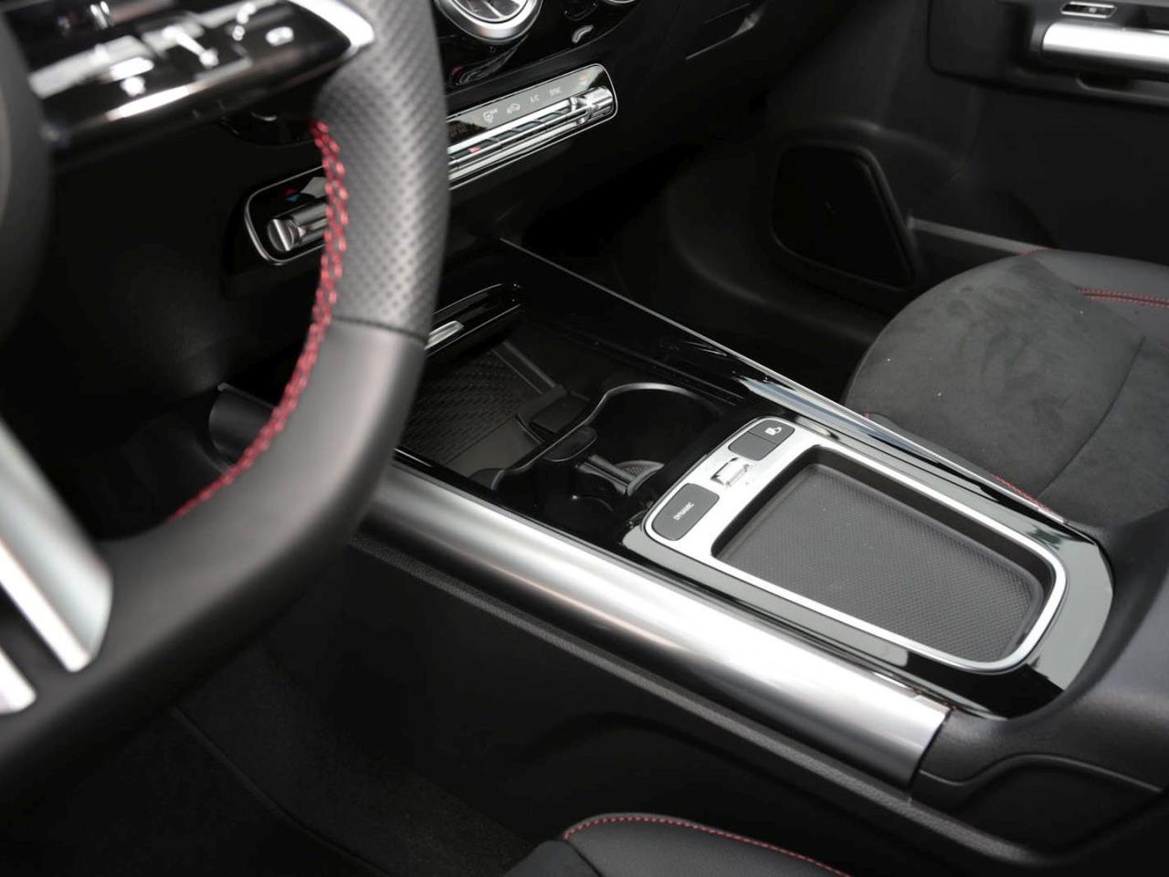 Mercedes-Benz B 180 AMG Night 360° AHK Winter-Paket