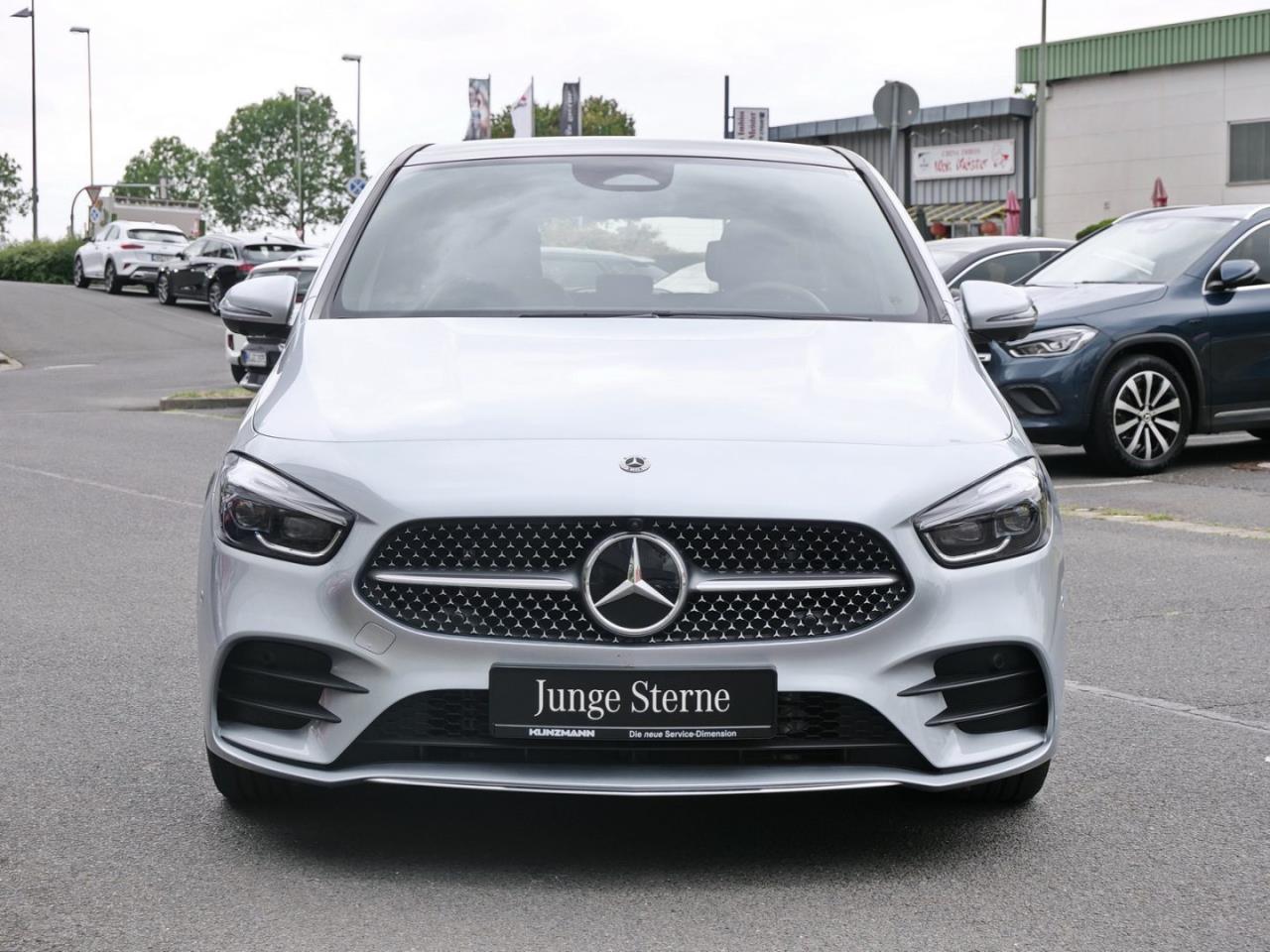 Mercedes-Benz B 200 d AMG Distronic Panorama Keyless 360°