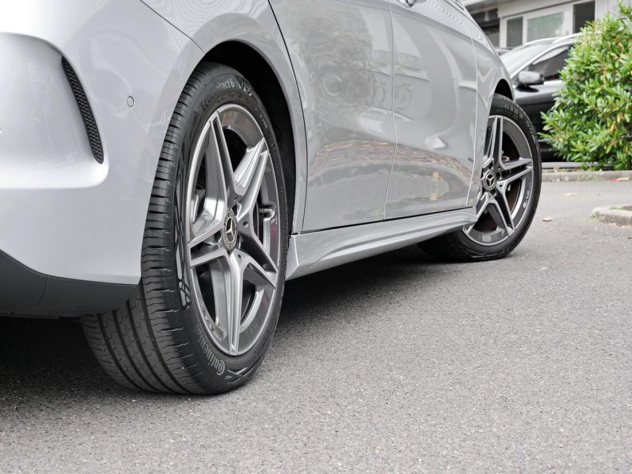 Mercedes-Benz B 200 d AMG Distronic Panorama Keyless 360°