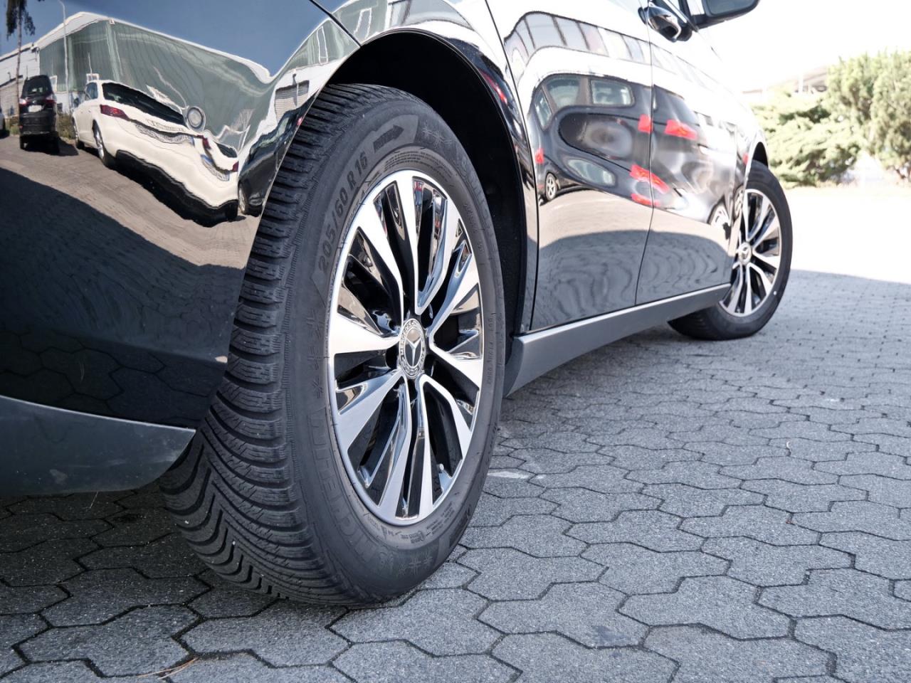 Mercedes-Benz B 200 d MBUX Navi+ Standheizung AHK