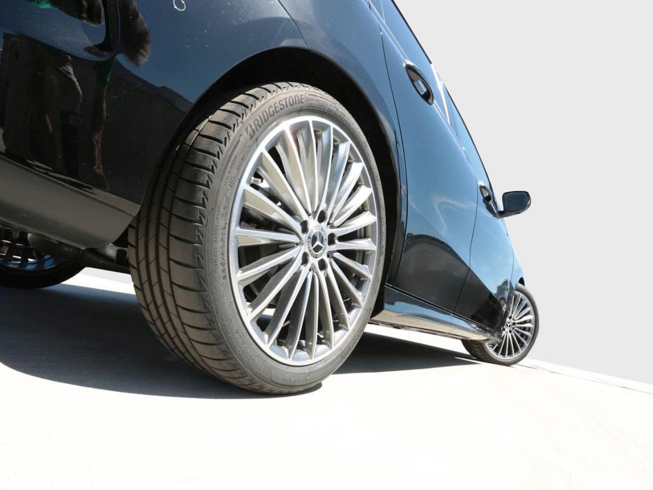 Mercedes-Benz B 220 d AMG Distronic Panorama HeadUp 360° AHK