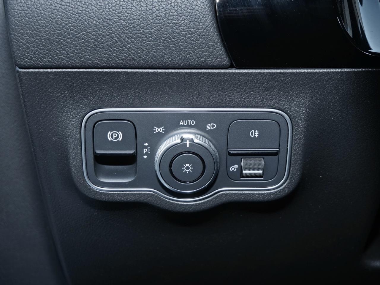 Mercedes-Benz B 250 e AMG Navi Kamera AHK Park-Paket