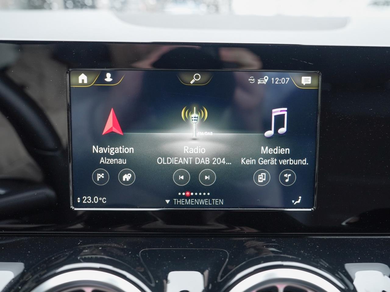 Mercedes-Benz B 250 e AMG Night Kamera Totwinkel Ambiente