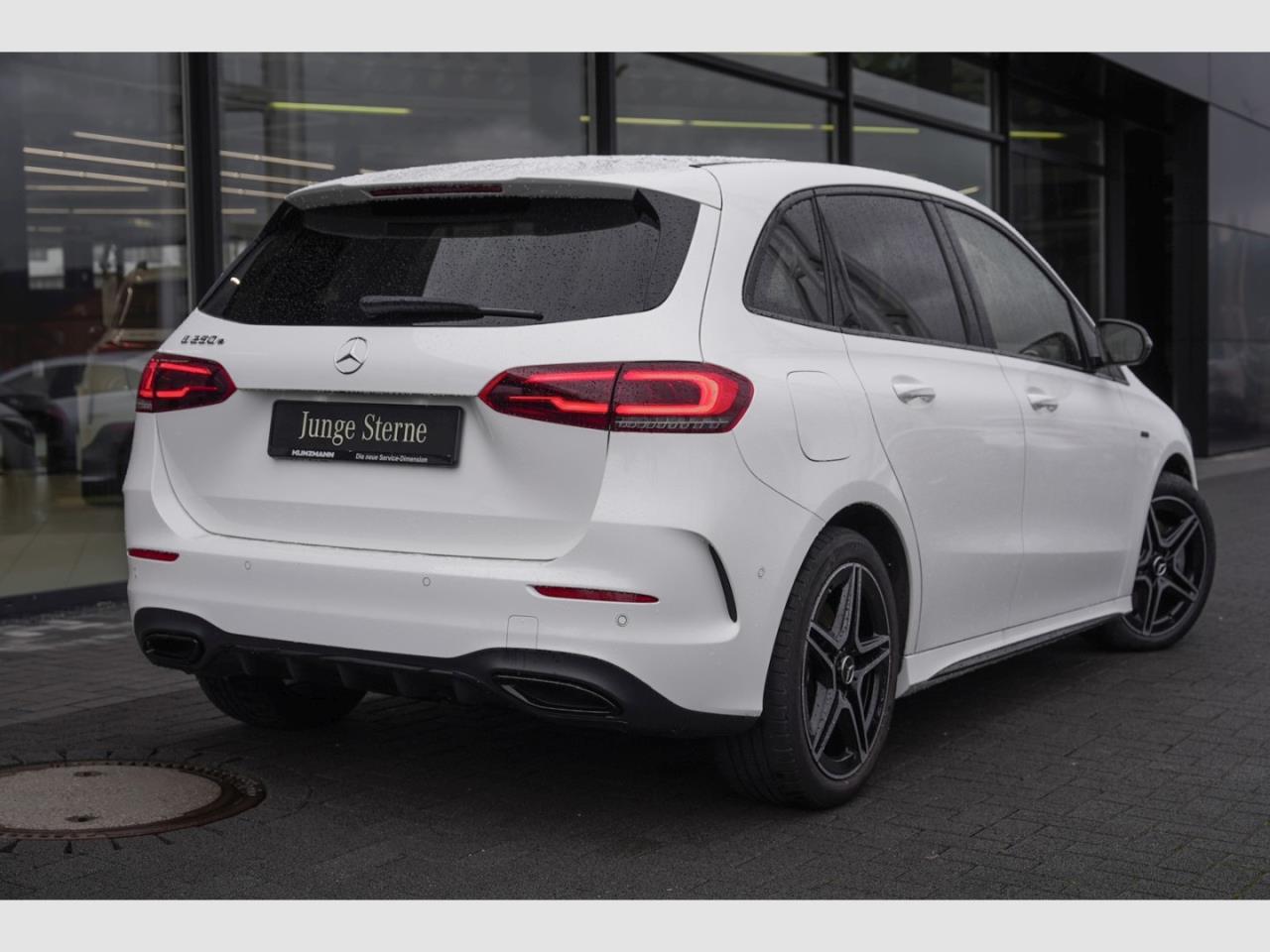 Mercedes-Benz B 250 e AMG Night Kamera Totwinkel Ambiente