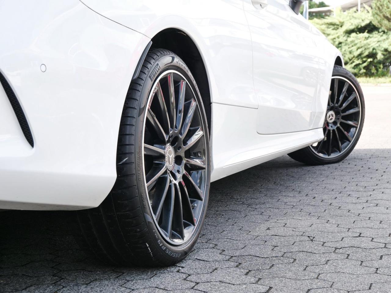 Mercedes-Benz C 300 4M Coupé AMG Night Distronic Panorama 360°