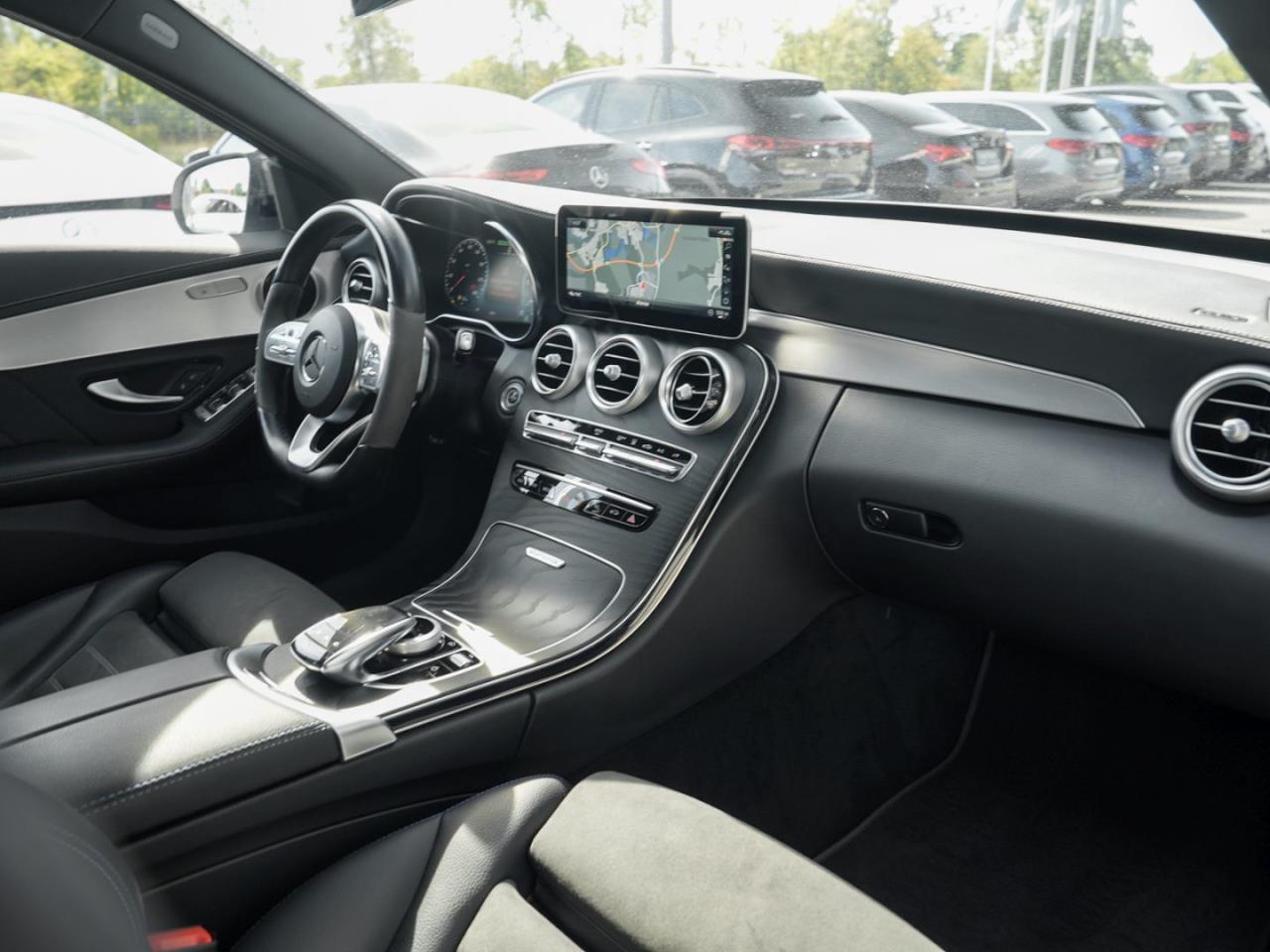 Mercedes-Benz C 300 e T AMG Night Distronic Panorama Kamera