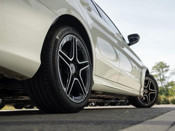 Mercedes-Benz C 300 e T AMG Night Distronic Panorama Kamera