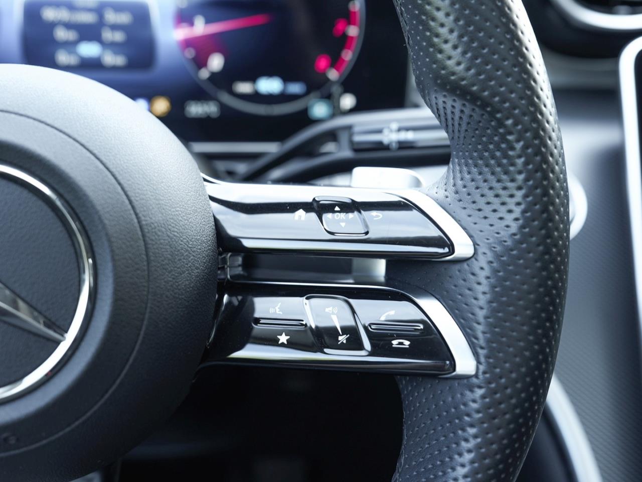 Mercedes-Benz C 180 T AMG Night Panorama Kamera Totwinkel AHK