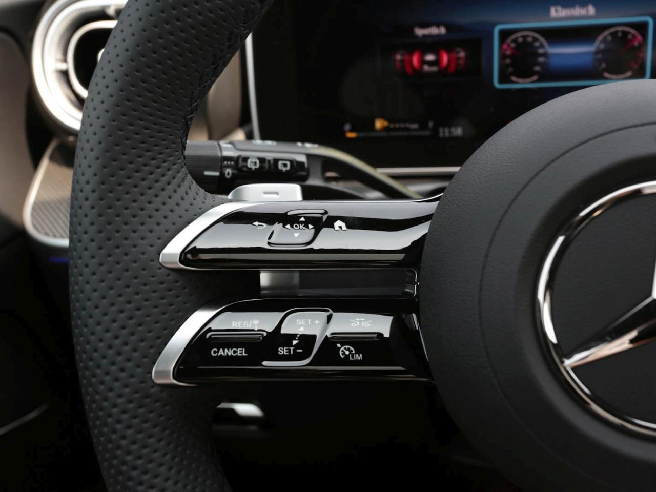 Mercedes-Benz C 200 T-Modell AMG Night Panorama Distronic AHK