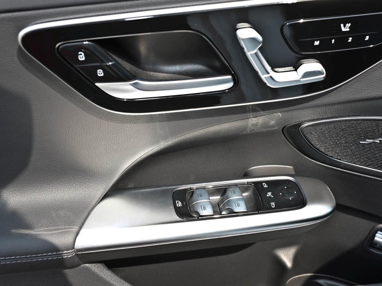 Mercedes-Benz C 200 T-Modell AMG Night Panorama Distronic AHK