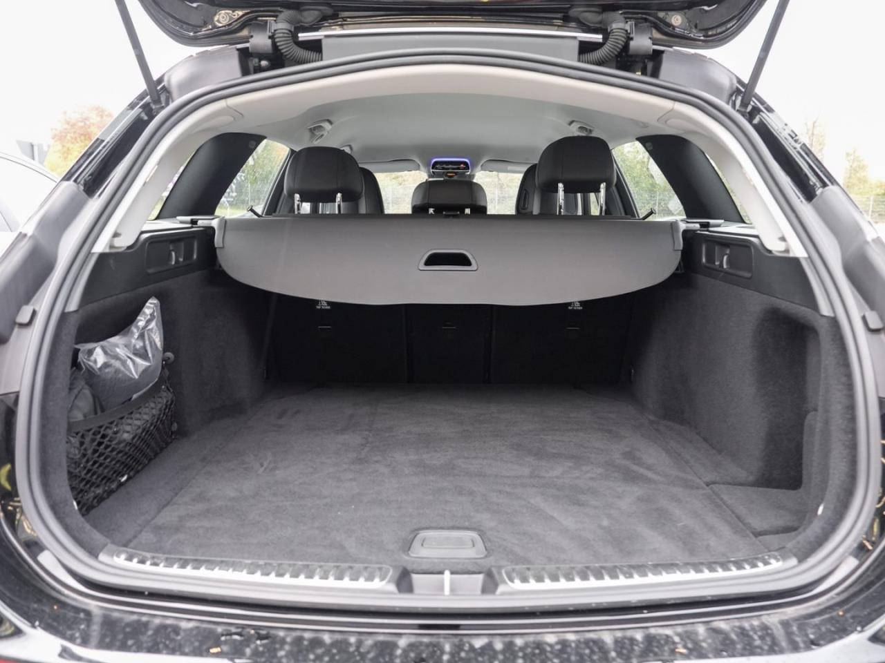 Mercedes-Benz C 220 d 4M T Avantgarde Distronic MBUX-Navi AHK