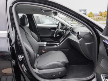 Mercedes-Benz C 220 d 4M T Avantgarde Distronic MBUX-Navi AHK