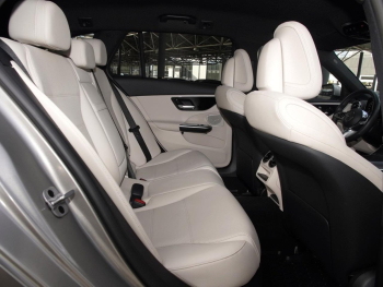 Mercedes-Benz C 220 d T Avantgarde Distronic MBUXNavi 360° AHK