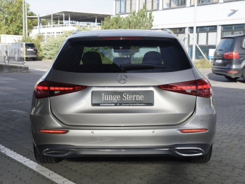 Mercedes-Benz C 220 d T Avantgarde Distronic MBUXNavi 360° AHK