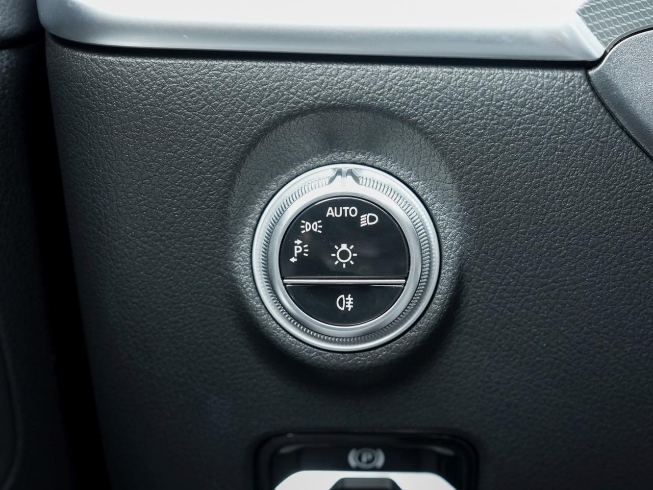 Mercedes-Benz C 300 de 4M T AMG Night Distronic Panorama 360°