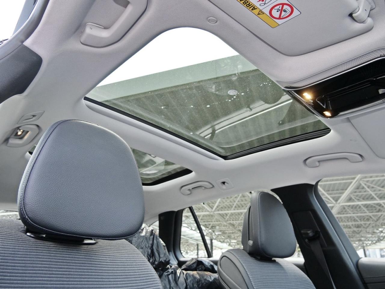 Mercedes-Benz C 300 e T Avantgarde Distronic Panorama 360°