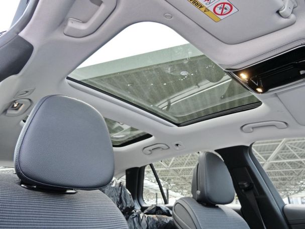 Mercedes-Benz C 300 e T Avantgarde Distronic Panorama 360°
