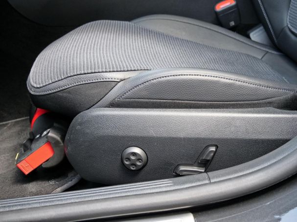 Mercedes-Benz C 300 e T Avantgarde Distronic Panorama 360°