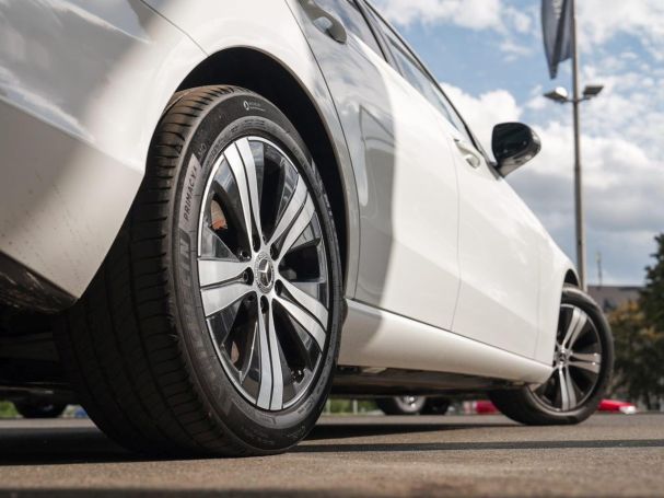 Mercedes-Benz C 300 e T Avantgarde AHK 360° Distronic