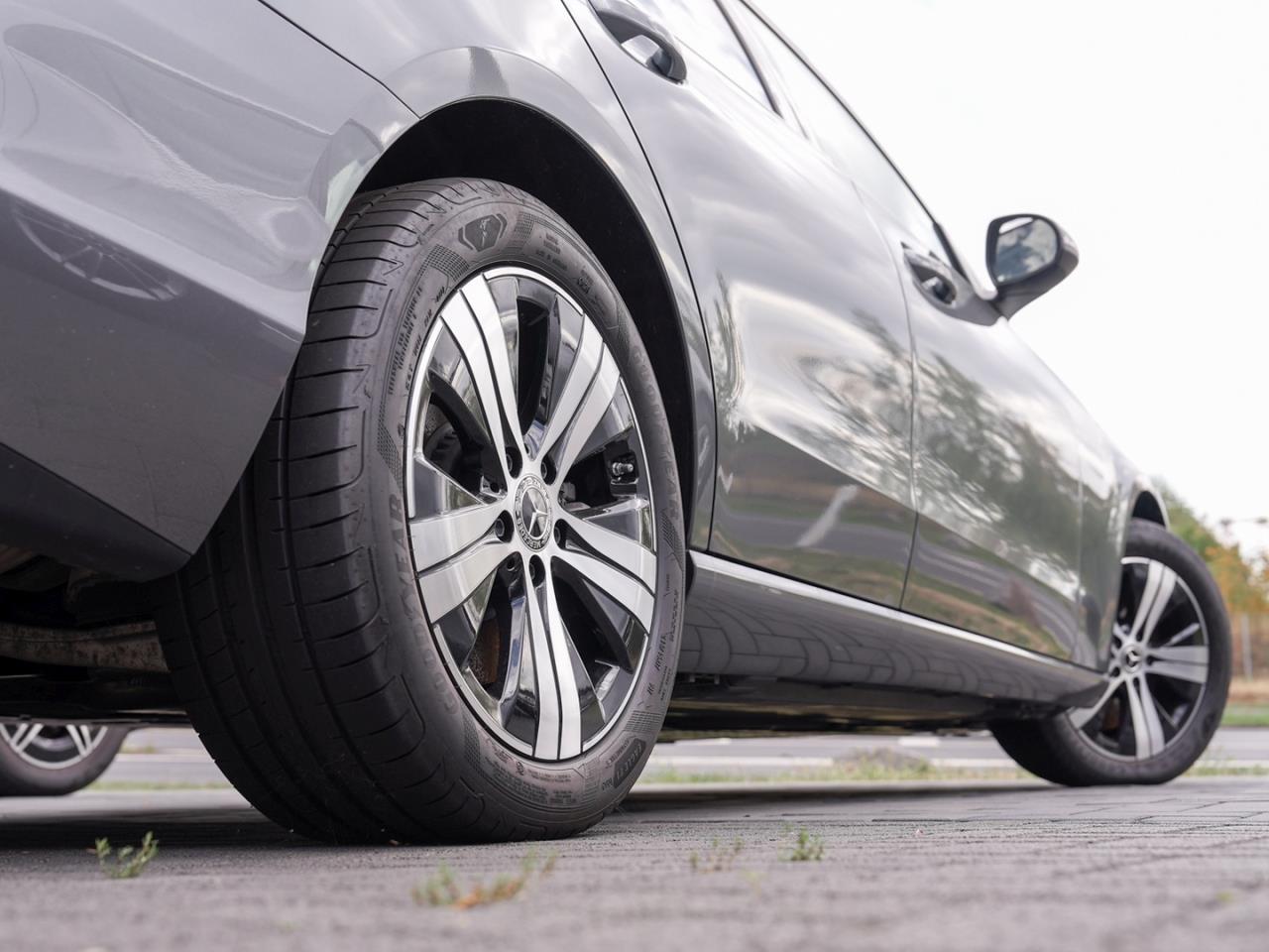 Mercedes-Benz C 300 e T Avantgarde MBUX Navi Kamera EasyPack