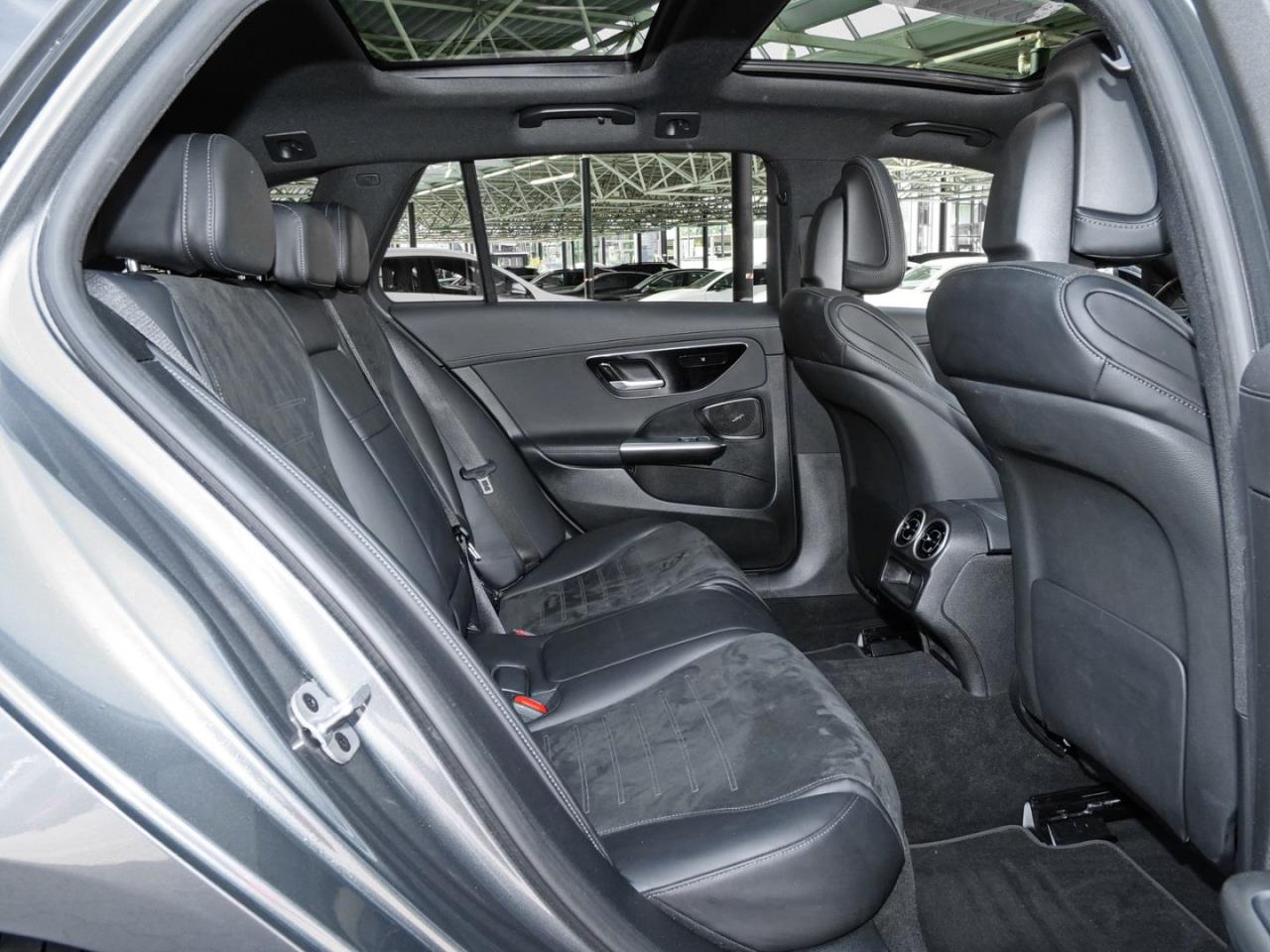 Mercedes-Benz C 300 e T AMG Panorama Distronic Kamera AHK