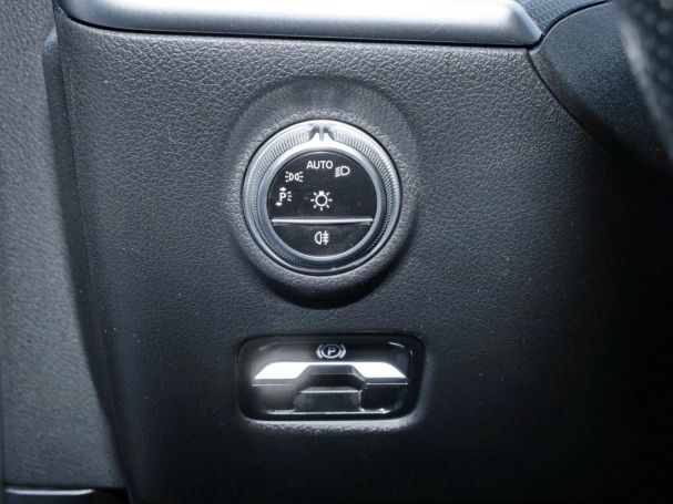 Mercedes-Benz C 300 e T AMG Panorama Distronic Kamera AHK