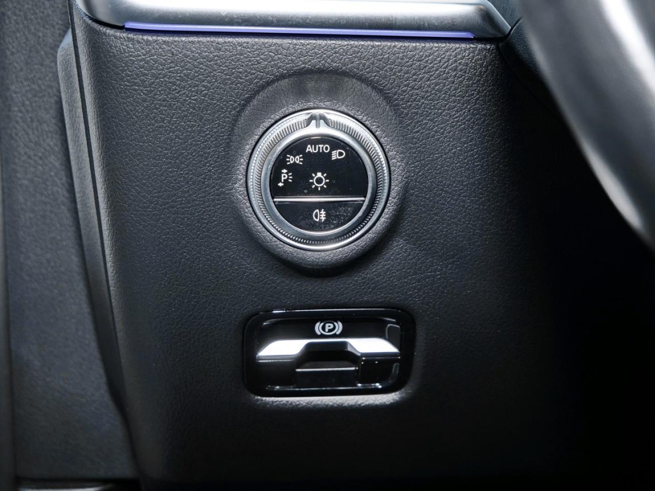 Mercedes-Benz C 220 d 4M Avantgarde Panorama Distronic AHK