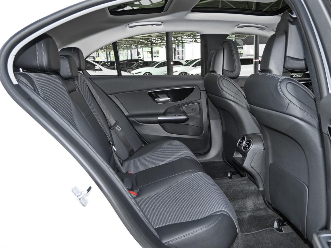 Mercedes-Benz C 220 d 4M Avantgarde Panorama Distronic AHK