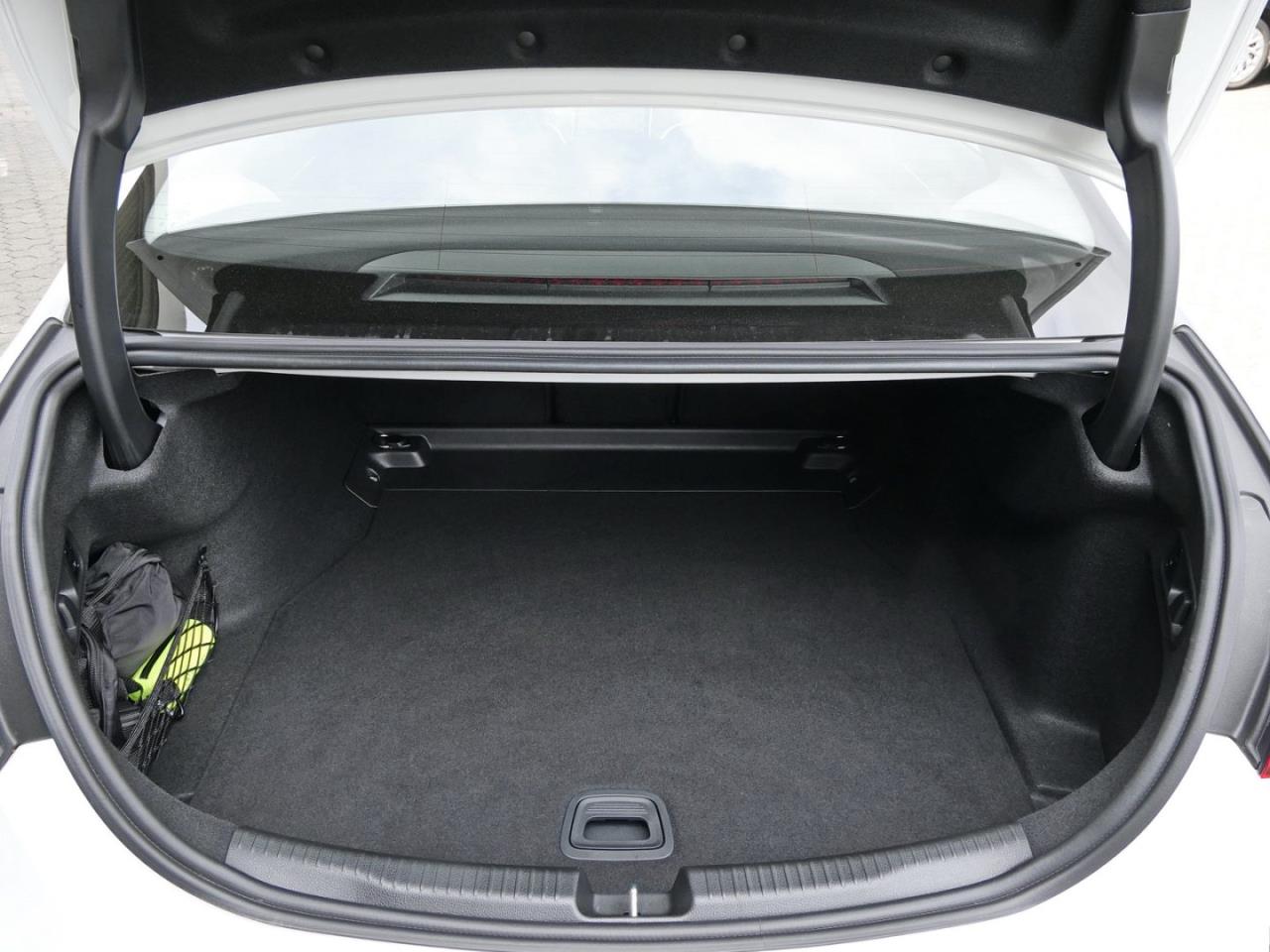 Mercedes-Benz C 220 d 4M Avantgarde Panorama Distronic AHK